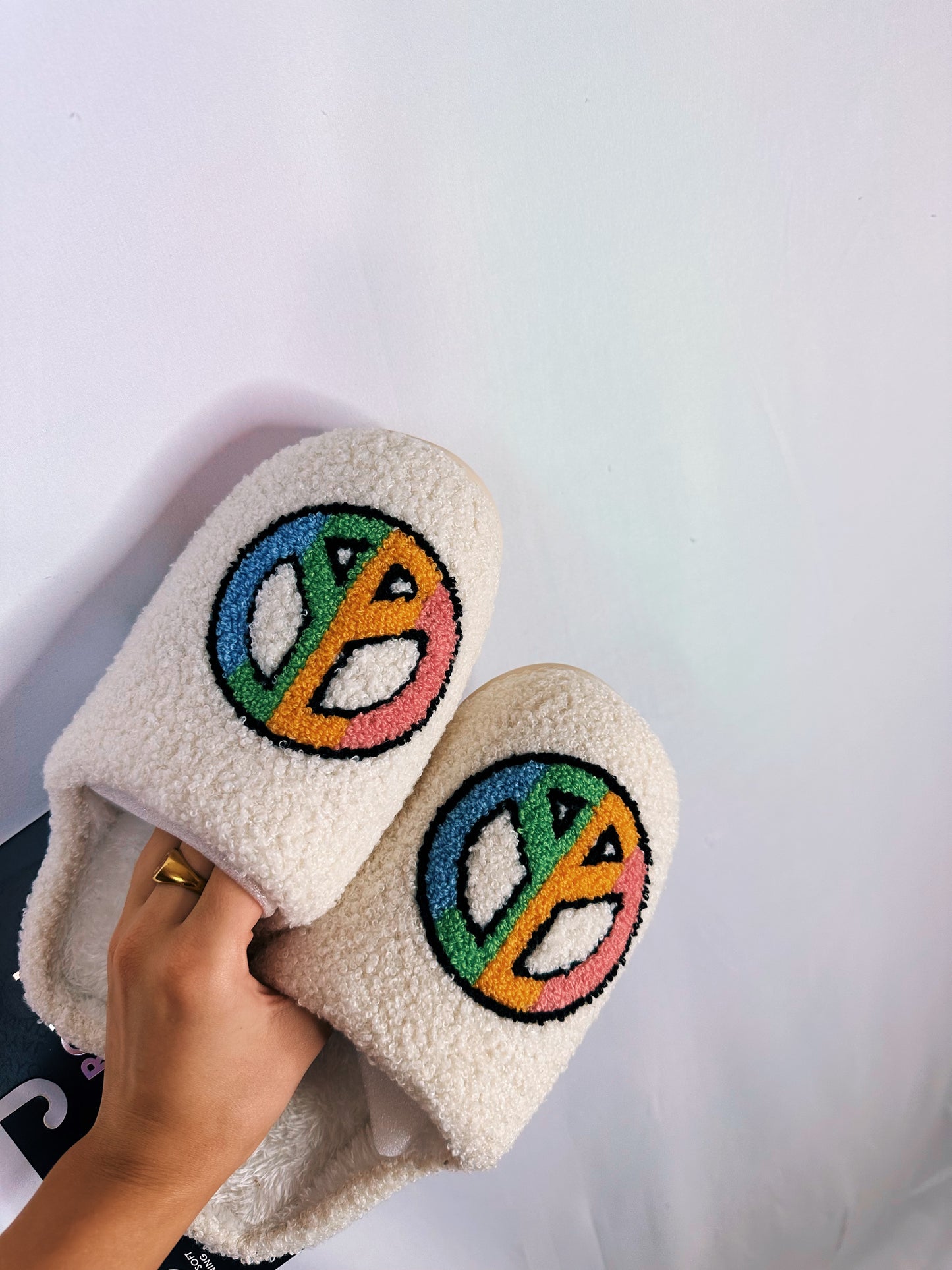 peace sign slippers